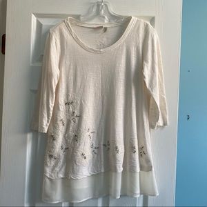 Off-white three quarter length top